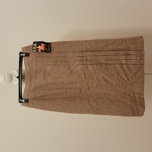 Vintage P.B.D. International Wool blend skirt with pleated front in Khacki - Picture 1 of 12